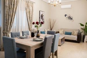 Chrispas House Beachfront Bliss & Stunning Views