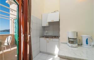 Gorgeous Apartment In Okrug Donji