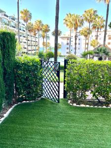 MI CAPRICHO, Beachfront, Grownfloor, Private Garden & Terrace