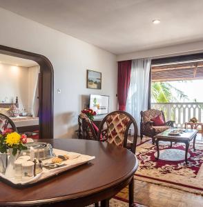 Travellers Beach Hotel & SPA