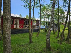 Domek letniskowy - czerwony całoroczny