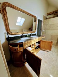 Maisons de vacances Clos Saint-Priscus - Gite de Charme - Les Bastides d'Edouard en Bourgogne : photos des chambres