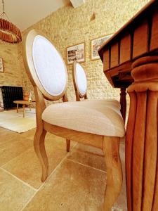Maisons de vacances Clos Saint-Priscus - Gite de Charme - Les Bastides d'Edouard en Bourgogne : photos des chambres
