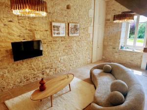 Maisons de vacances Clos Saint-Priscus - Gite de Charme - Les Bastides d'Edouard en Bourgogne : photos des chambres