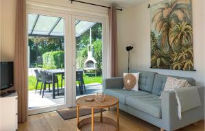 2 Bedroom Nice Home In Heinkenszand