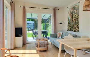 2 Bedroom Nice Home In Heinkenszand