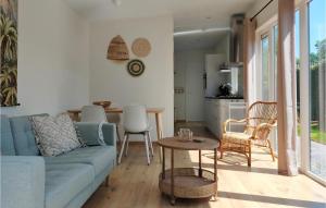 2 Bedroom Nice Home In Heinkenszand