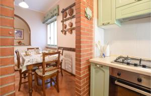 2 Bedroom Cozy Apartment In Camaiore