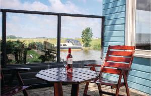 Beautiful Home In Lauwerzijl With Wifi