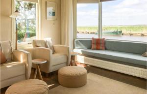 Beautiful Home In Lauwerzijl With Wifi