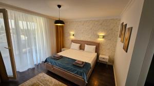 Luxury 2 bed apartment by Albert