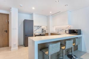 La Vie JBR, Stunning Oceanfront 2 Bedroom Apartment