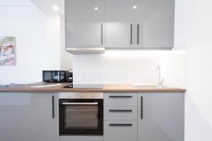 Modern 2-Bedroom Gem close to Metro