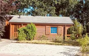 Lovely StaCaravan In Rheezerveen - Rheezerveen