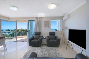 Oceanview Oasis Family-Friendly Palm Beach Retreat