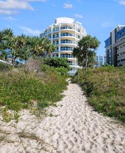 Oceanview Oasis Family-Friendly Palm Beach Retreat