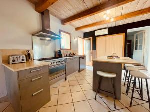 Villas Superbe Villa avec piscine , 3 chambres et dependance : photos des chambres