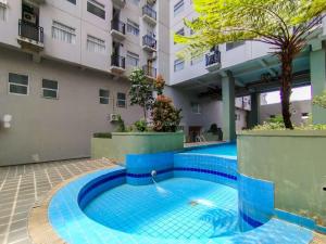 Spaicous 1BR with City View at Grand Asia Afrika Apartment By Travelio