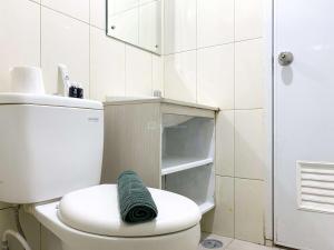 Comfort Stay 2BR at Springlake Summarecon Bekasi Apartment By Travelio