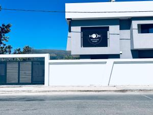 Moon Boutique Hotel - Ultra Luxury Suites with Pool, Perfect for Fun and Relaxation By Villa Mana Gers