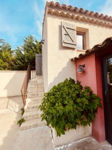 Villas Superbe Villa avec piscine , 3 chambres et dependance : photos des chambres