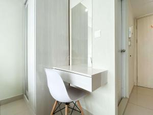 Restful and Simply Studio Springlake Summarecon Bekasi Apartment By Travelio