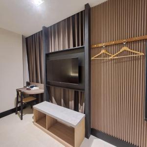 Urban Inn, Myra Meranti
