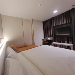 Urban Inn, Myra Meranti