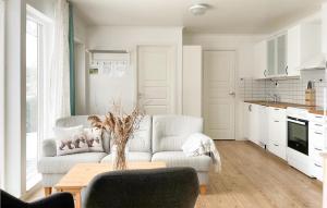 Lovely Home In Löttorp With Wifi