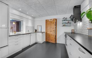 Cozy Home In Silkeborg With Kitchen