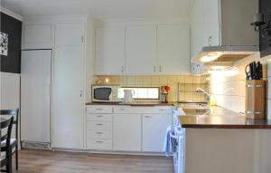 2 Bedroom Lovely Home In Sunne