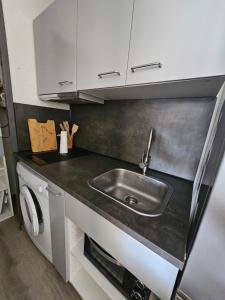 studio cabine - Sète - 6personnes - rénové - moderne - en bord de plage avec clim