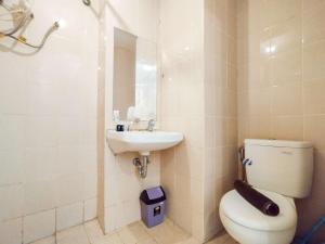 Stylish 1BR Apartment Parahyangan Residence By Travelio