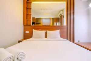 Restful and Minimalist Studio Transpark Cibubur Apartment By Travelio