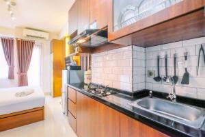 Restful and Minimalist Studio Transpark Cibubur Apartment By Travelio