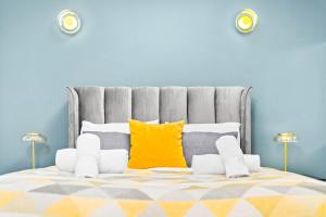 Apartment - Secure Parking - Gated Development - Near JQ & Birmingham City Centre - Top Rated - Flower Wall - 12SH