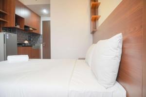 Relaxing and Homey Studio Transpark Cibubur Apartment By Travelio