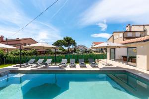 Villa Domenica Medelina 5. City center, pool, jacuzzi, sauna