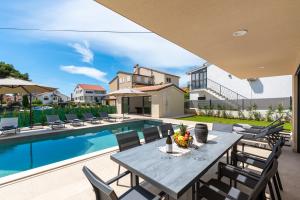 Villa Domenica Medelina 5. City center, pool, jacuzzi, sauna