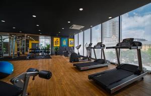 Duplex , TubBath, Netflix, Lakeview