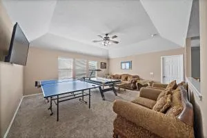 Katy Getaway Game Room Bbq Yard Sleeps 16 - Hoffpauir Airport