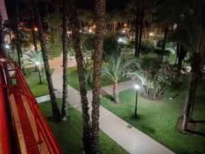 apartamento céntrico en 1ª línea de playa con piscinas y jardines