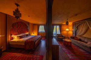Romantic Suite room in Mesés Shiraz Wellness Hotel Superior