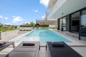 Villa Infinity Gem mit beheizbarem Pool in Medulin, Istrien