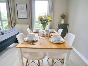 Sunny Apartment 10mins to Coop Arena - Pass the Keys