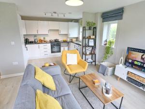 Sunny Apartment 10mins to Coop Arena - Pass the Keys