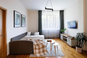 One bedroom Sunny Tallinn Street Apartment With Parking