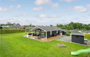 Four-Bedroom Holiday Home In Aabenraa - Løjt Kirkeby