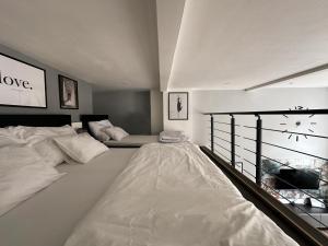 Contemporary Jindřišská Apartment