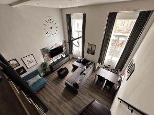 Contemporary Jindřišská Apartment